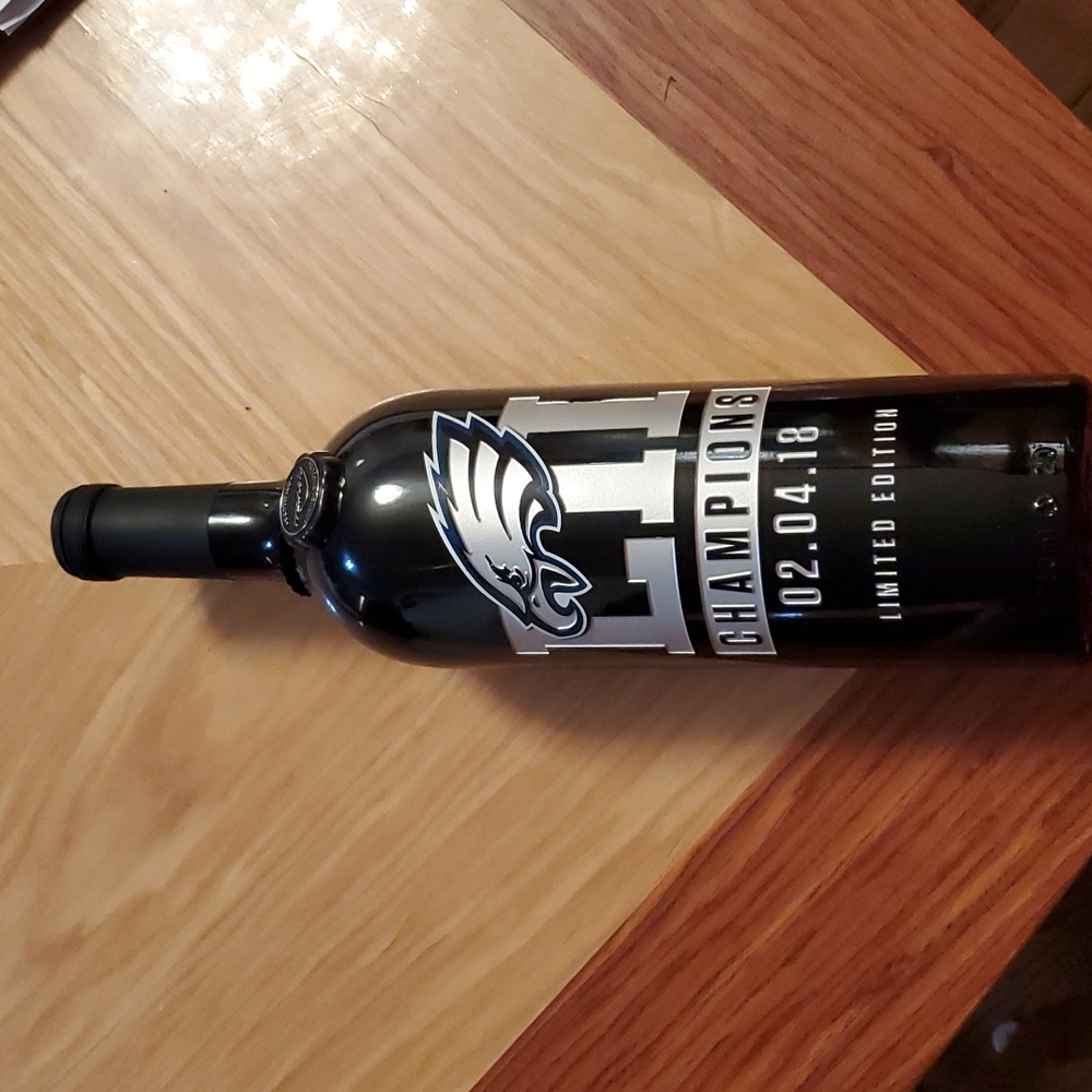 🦅NWT: 🦅EAGLES (SUPER BOWL 52 CHAMPIONS) LIMITED EDITION WINE